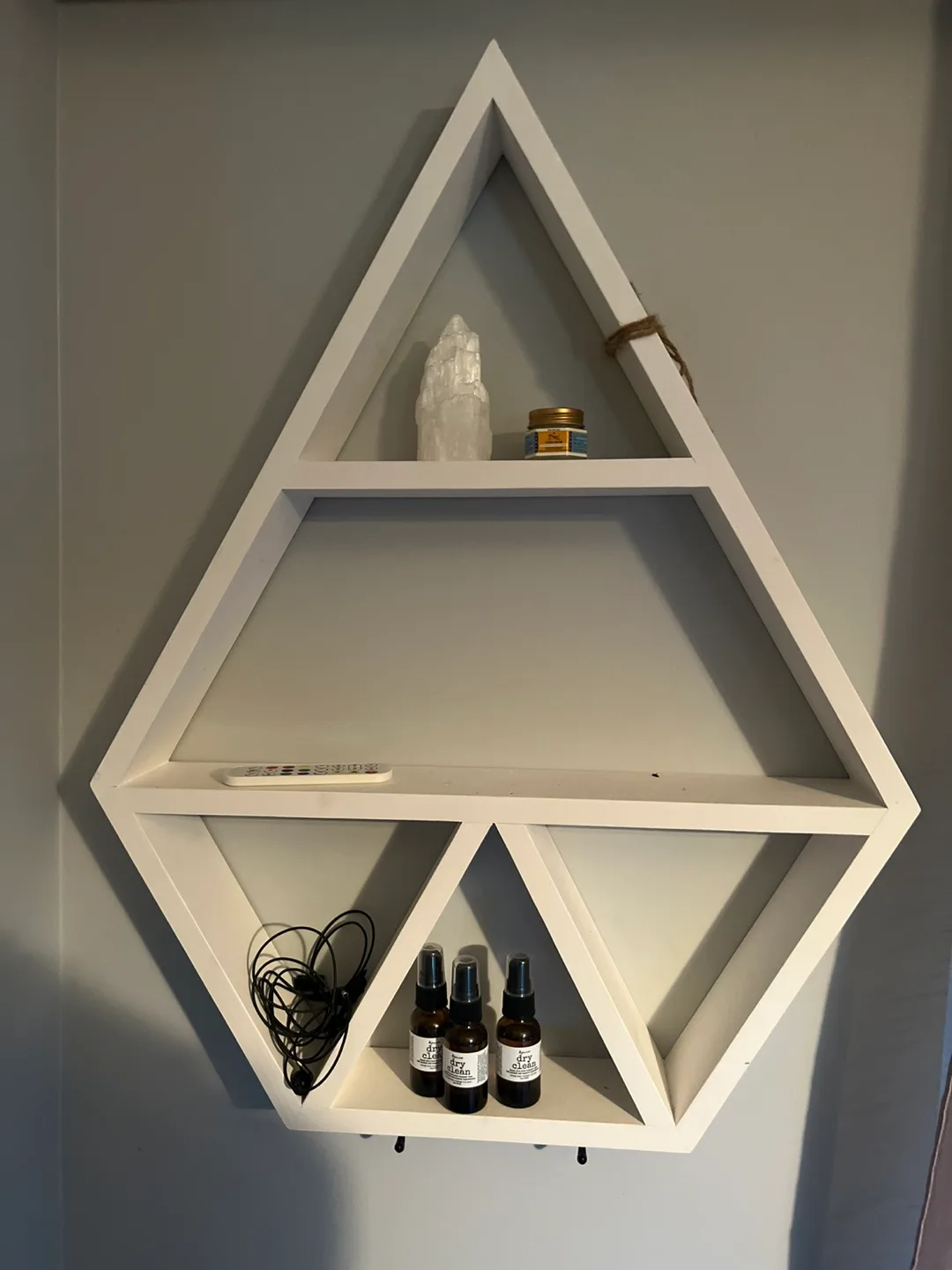 White Geometric Wall Shelf thumbnail