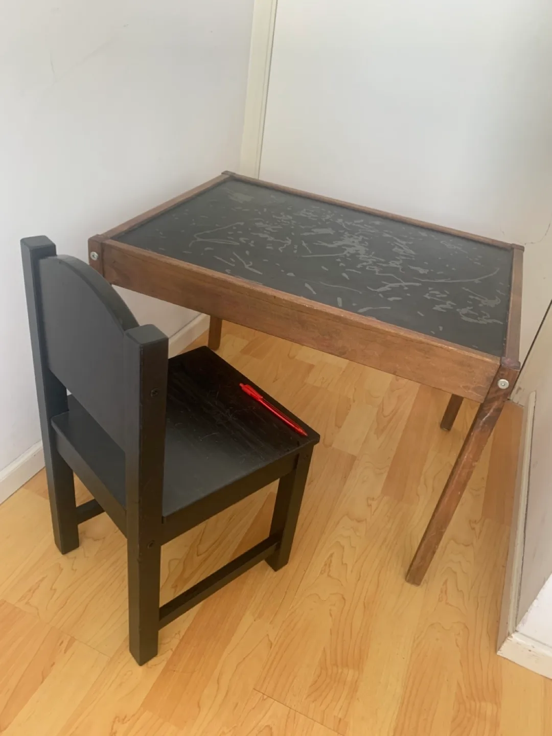 Kids Table and Chair Set image indicator(3)