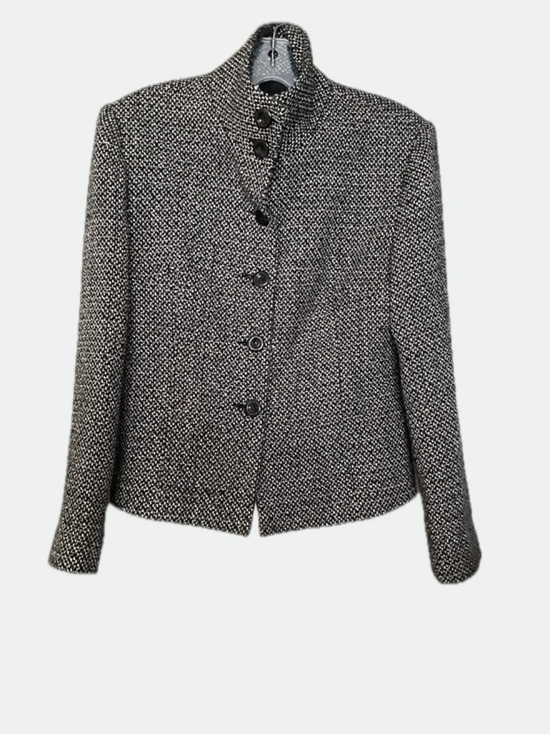 Black & White Blazer image indicator(2)