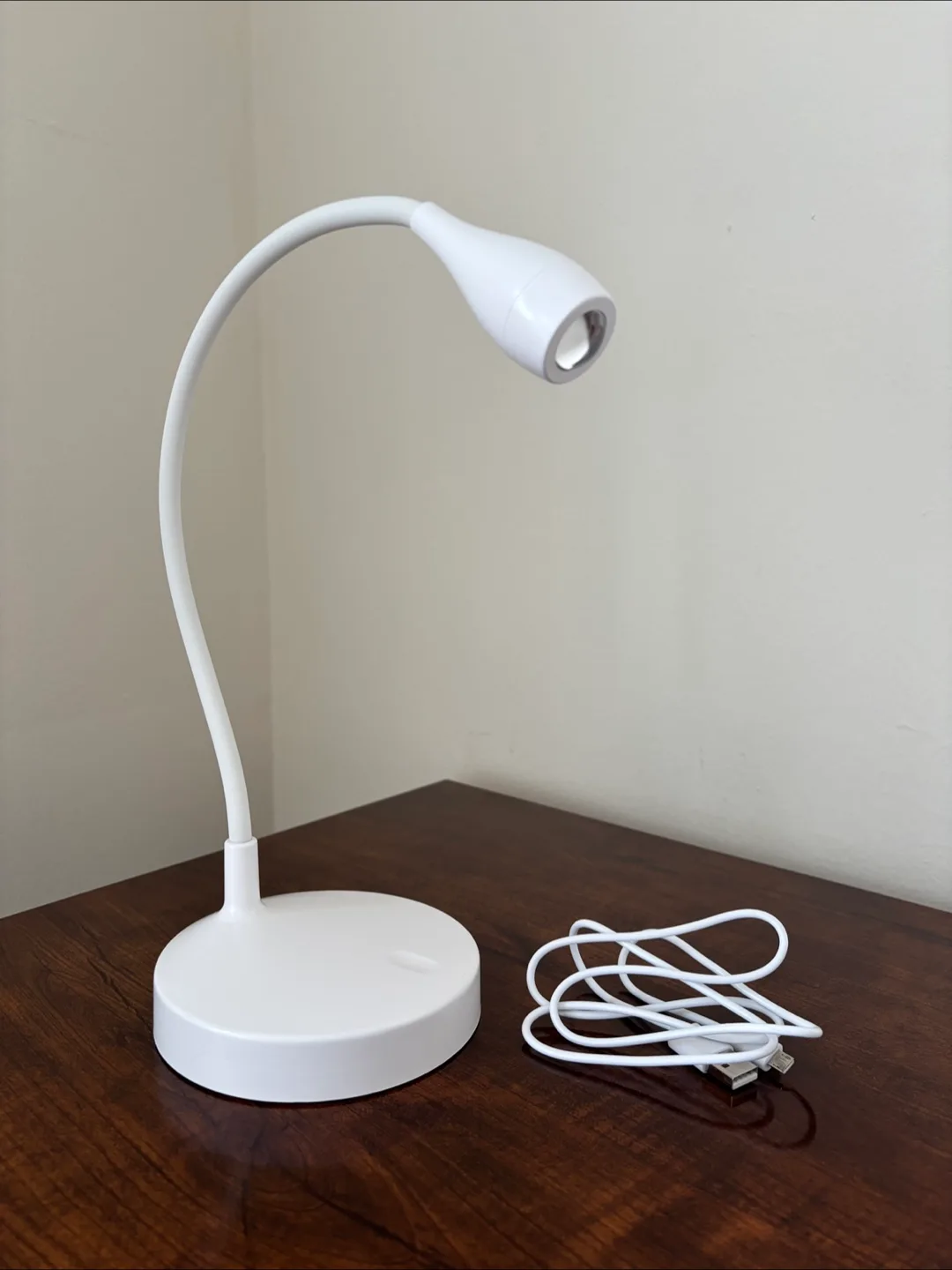 Miniso Rechargeable & Dimmable Table/Desk Lamp thumbnail