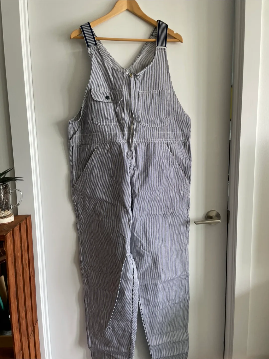 Free painters coveralls thumbnail