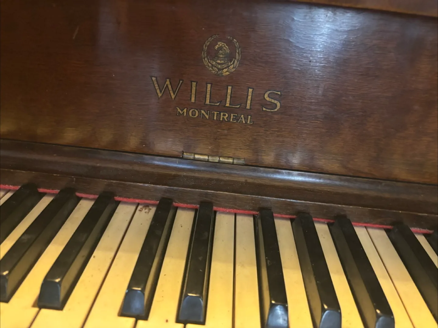 Upright Piano with Bench image indicator(2)