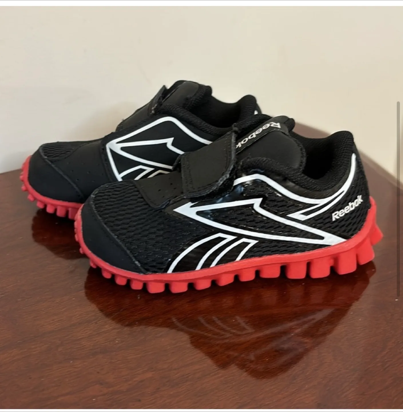 Reebok Toddler Shoes - Black & Red image indicator(3)