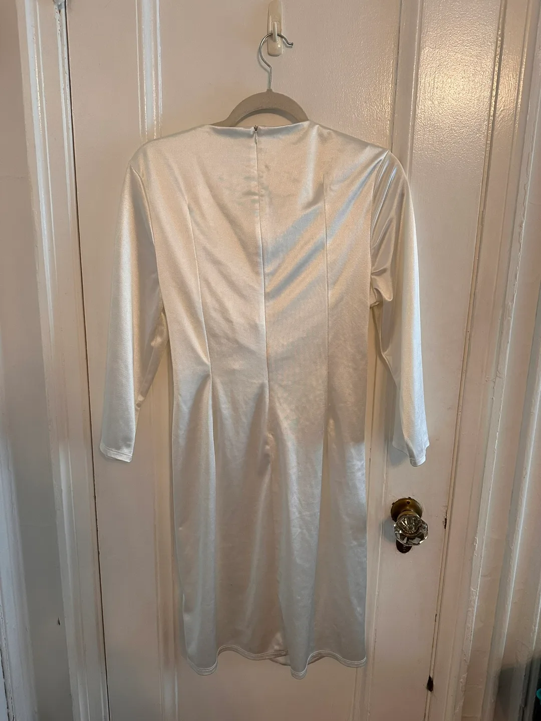 White Dress image indicator(3)