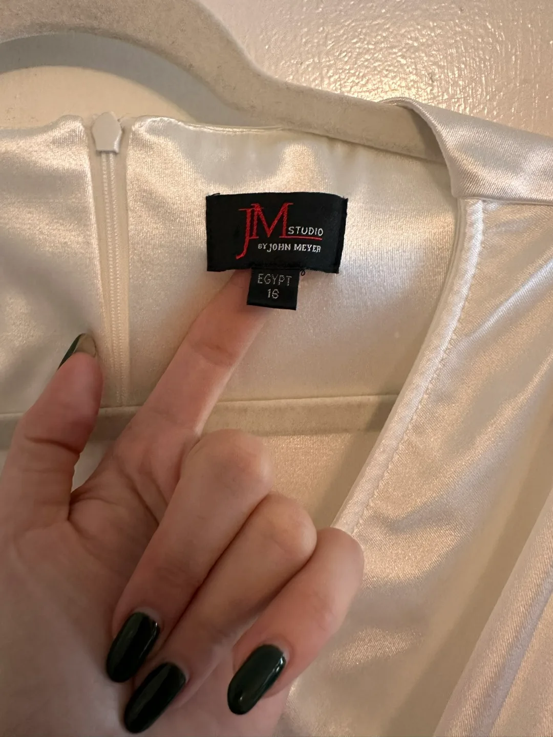 White Dress image indicator(2)