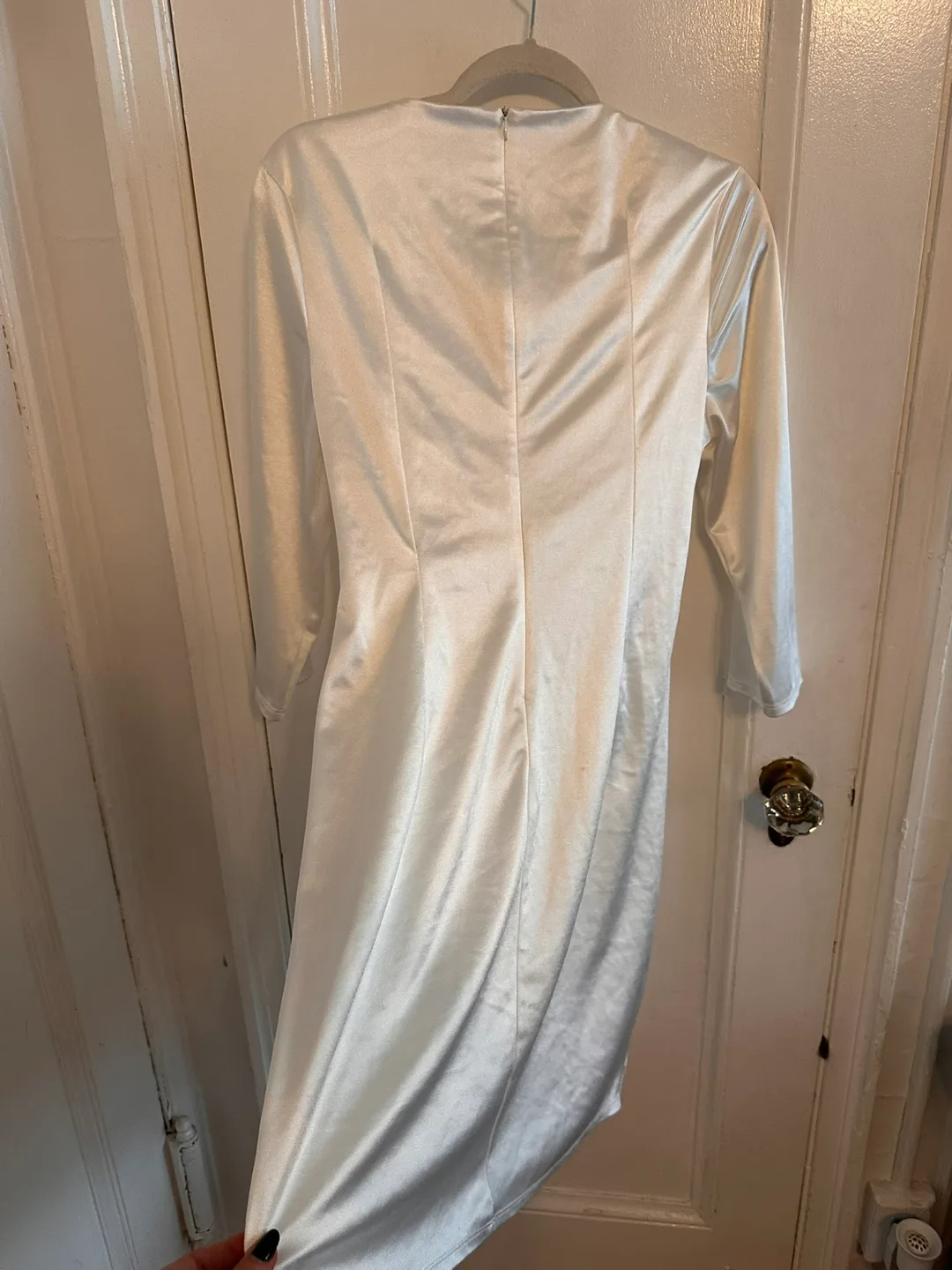 White Dress image indicator(4)