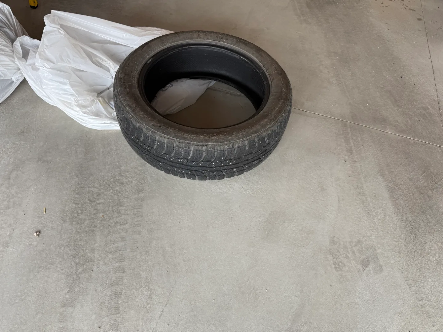 Cadillac XT6 235/155 R20 winter Tyres image indicator(5)