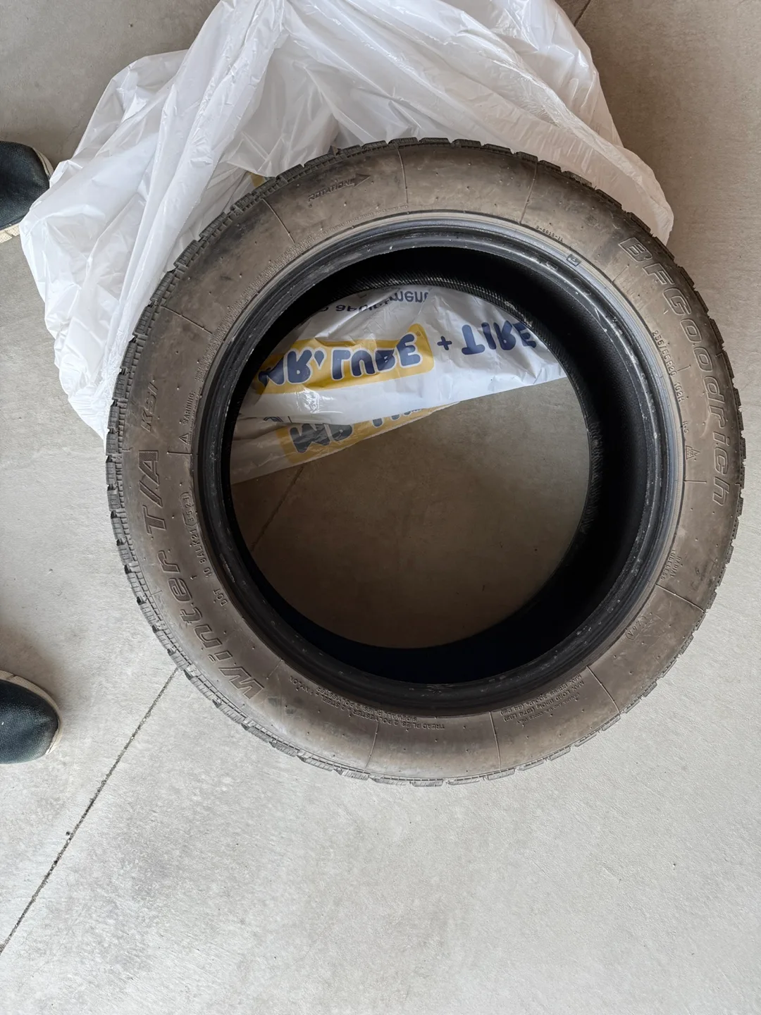 Cadillac XT6 235/155 R20 winter Tyres image indicator(2)