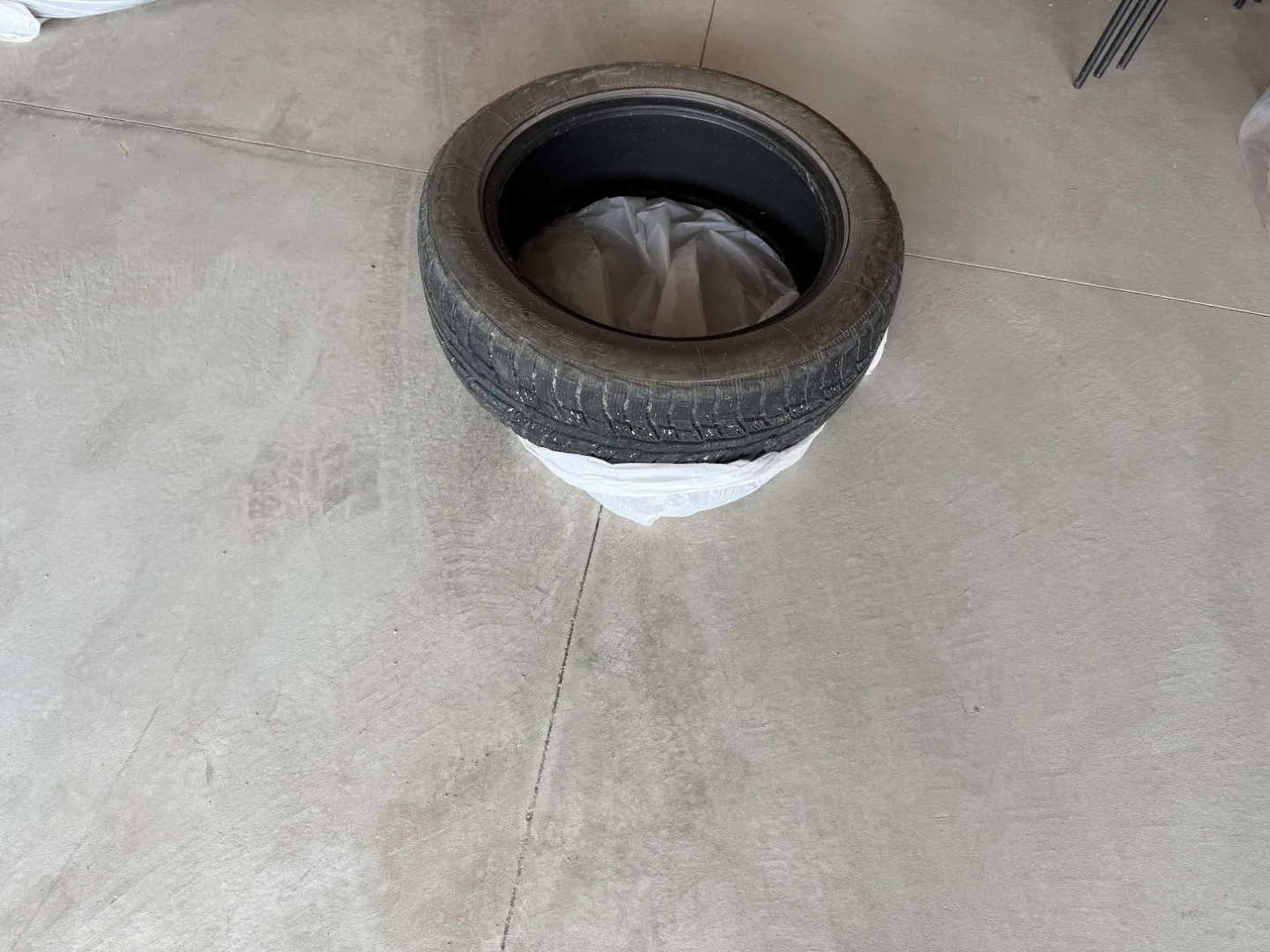 Cadillac XT6 235/155 R20 winter Tyres image indicator(7)