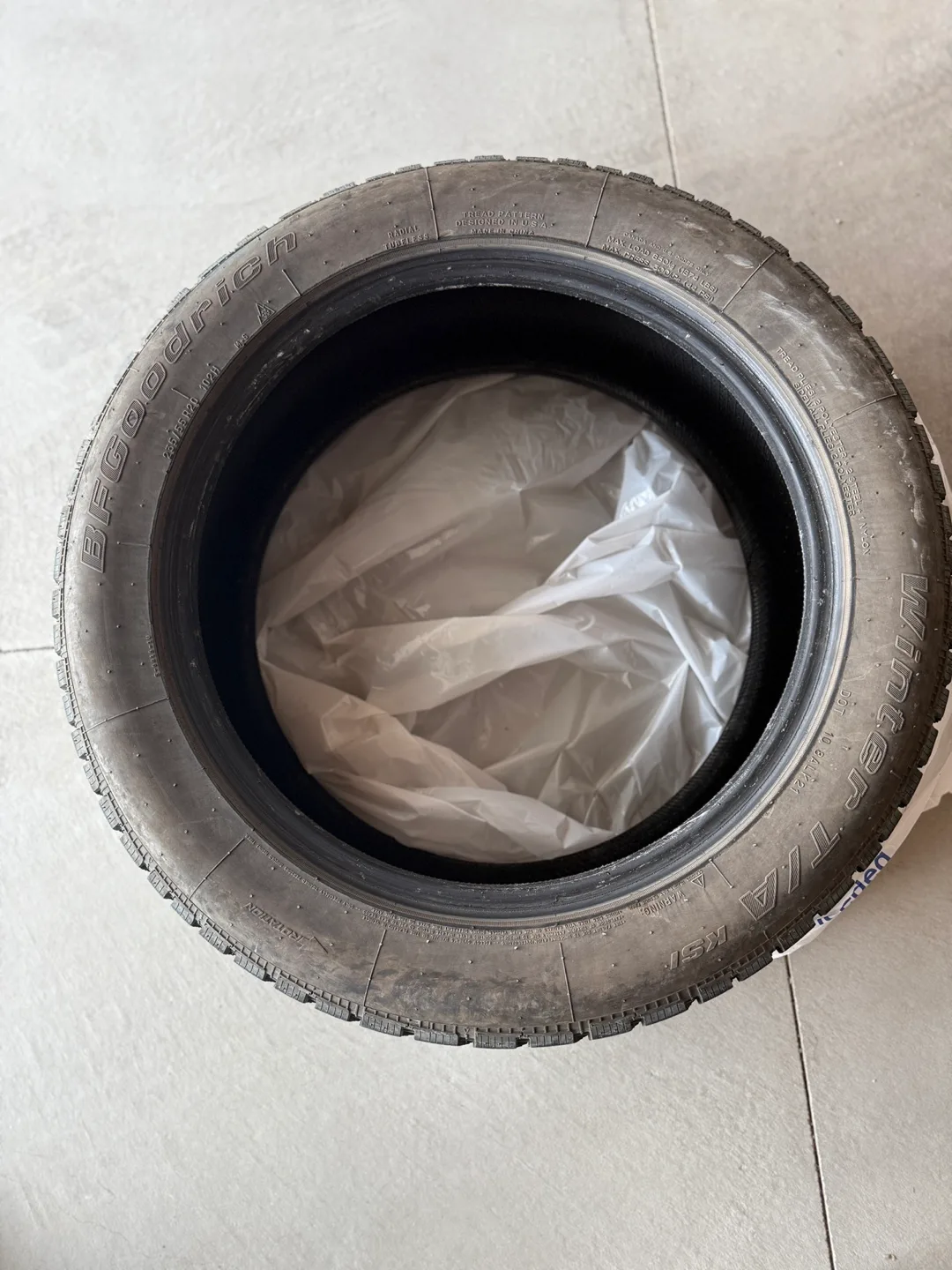 Cadillac XT6 235/155 R20 winter Tyres image indicator(9)