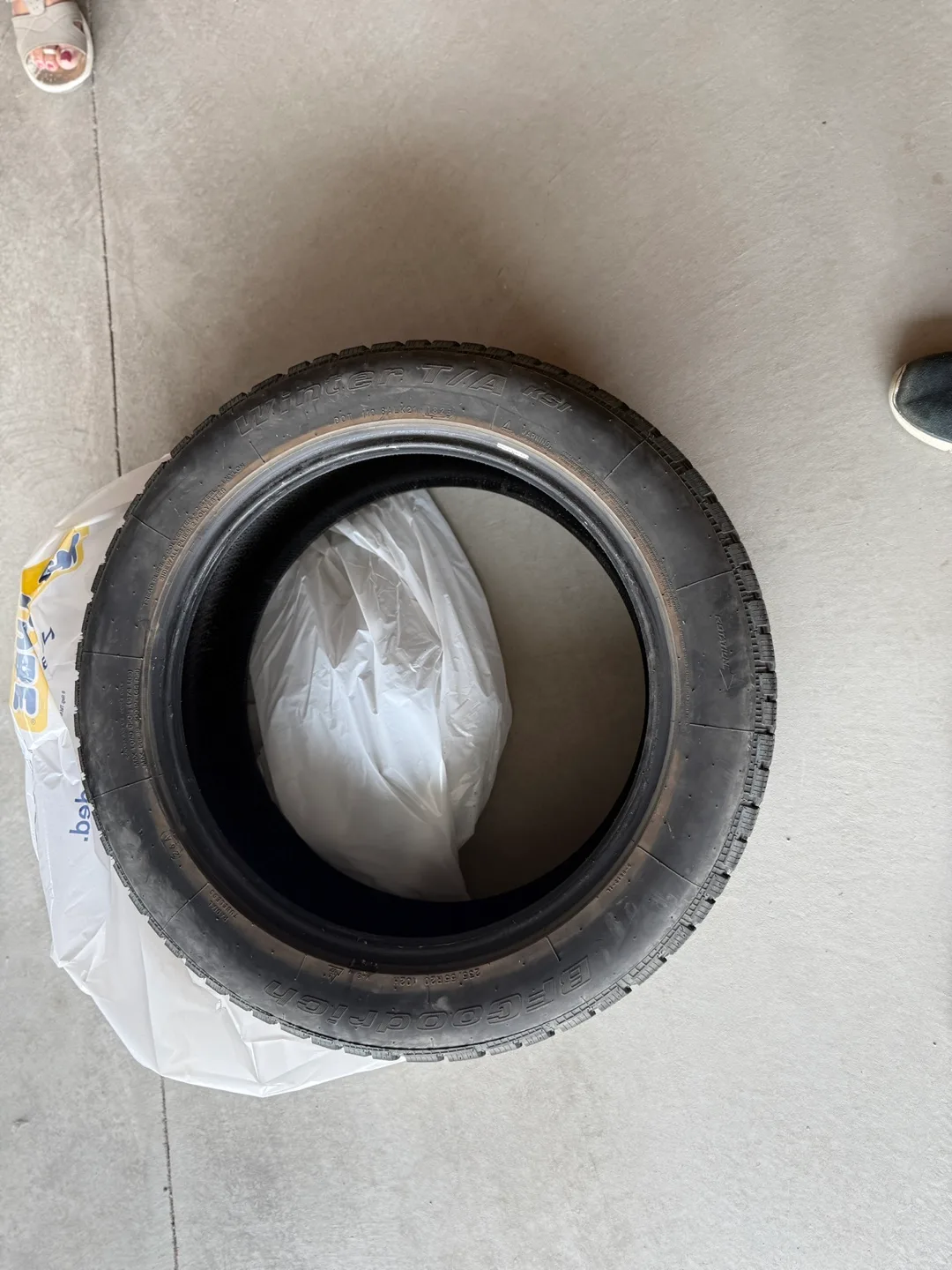 Cadillac XT6 235/155 R20 winter Tyres image indicator(4)