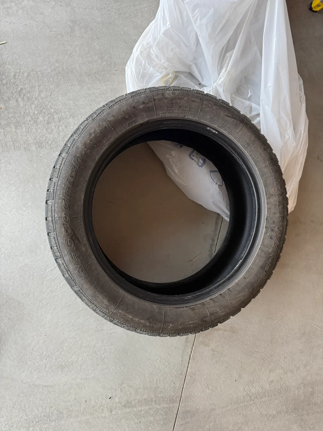 Cadillac XT6 235/155 R20 winter Tyres image indicator(6)