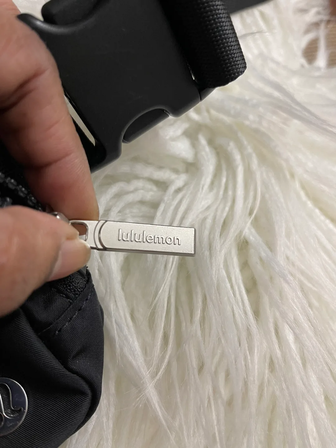 Lululemon Everywhere Belt Bag - Black image indicator(2)