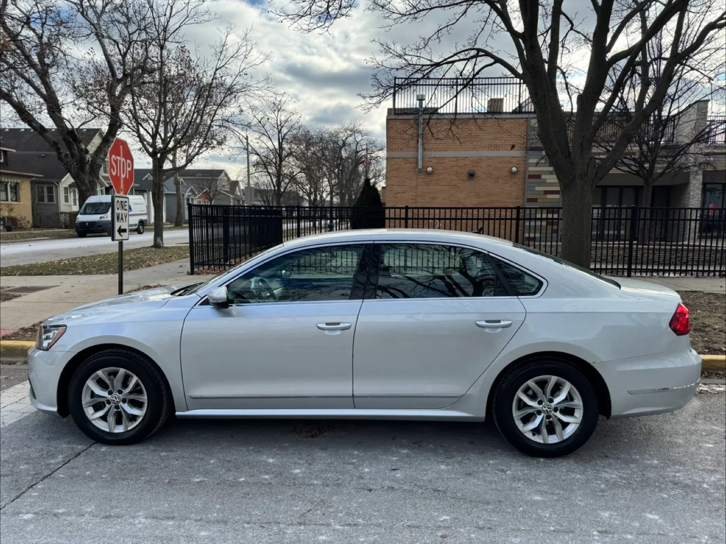 2016 Volkswagen Passat · 1.8T Sport Sedan 4D image indicator(4)