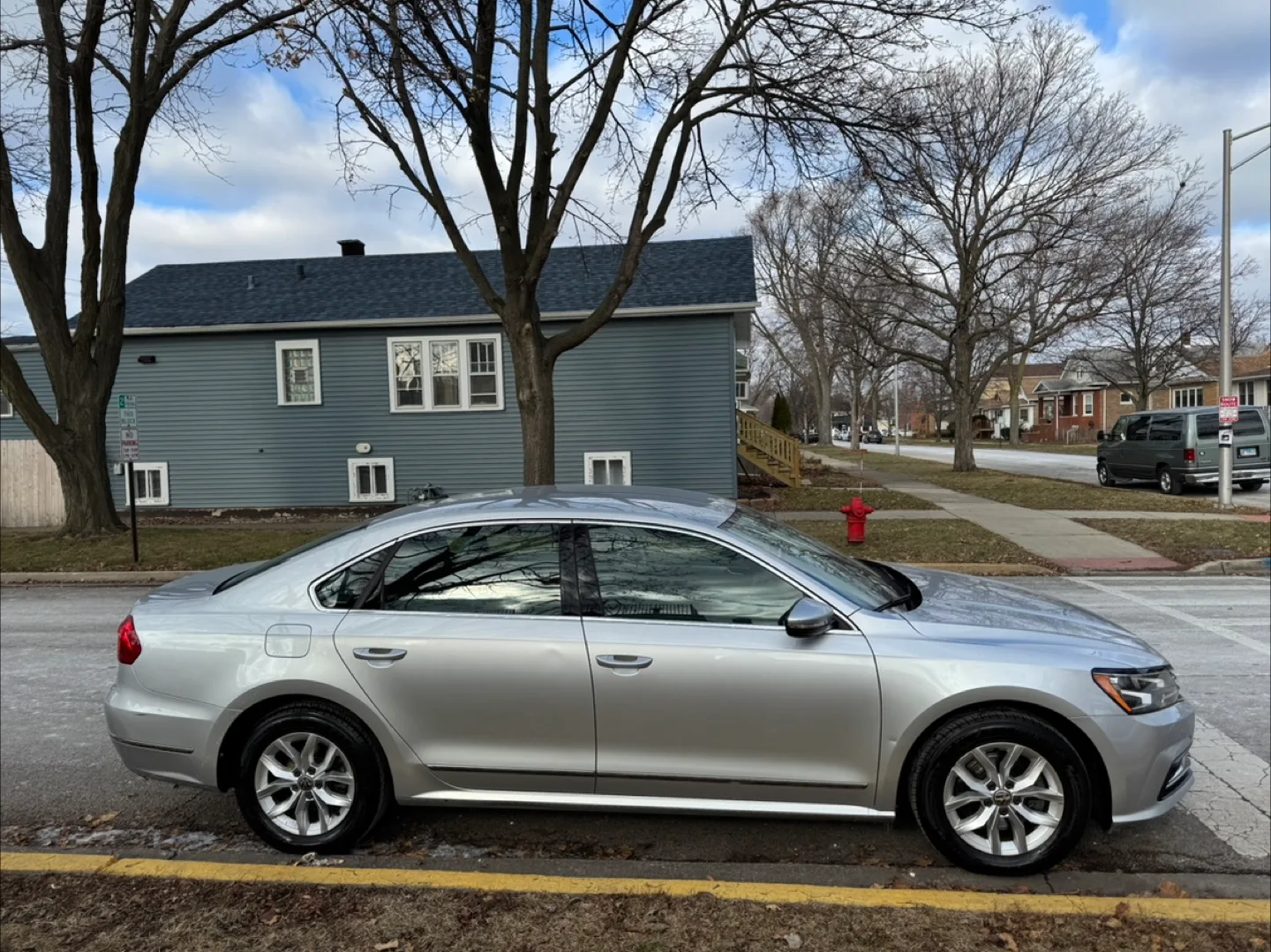2016 Volkswagen Passat · 1.8T Sport Sedan 4D image indicator(2)