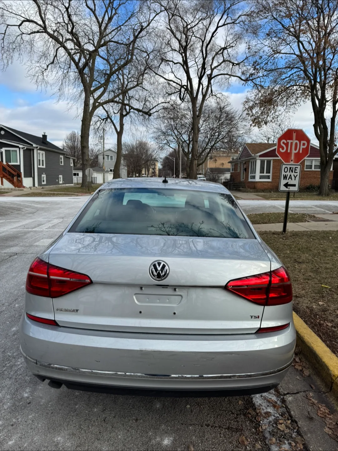 2016 Volkswagen Passat · 1.8T Sport Sedan 4D image indicator(3)