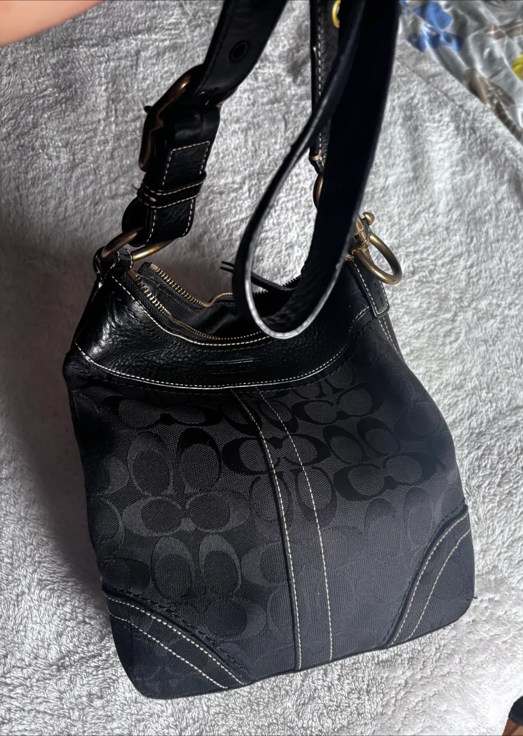 Coach Black Signature Hobo Bag image indicator(2)