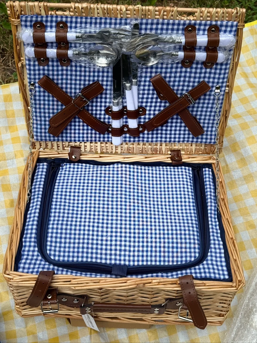 Picnic Basket Set with Blanket & Utensils image indicator(4)