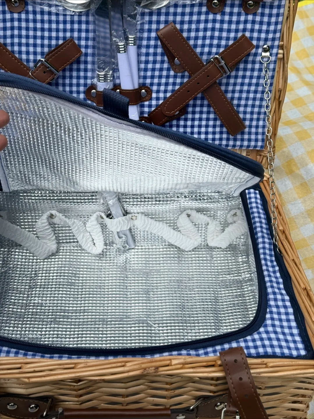 Picnic Basket Set with Blanket & Utensils image indicator(3)