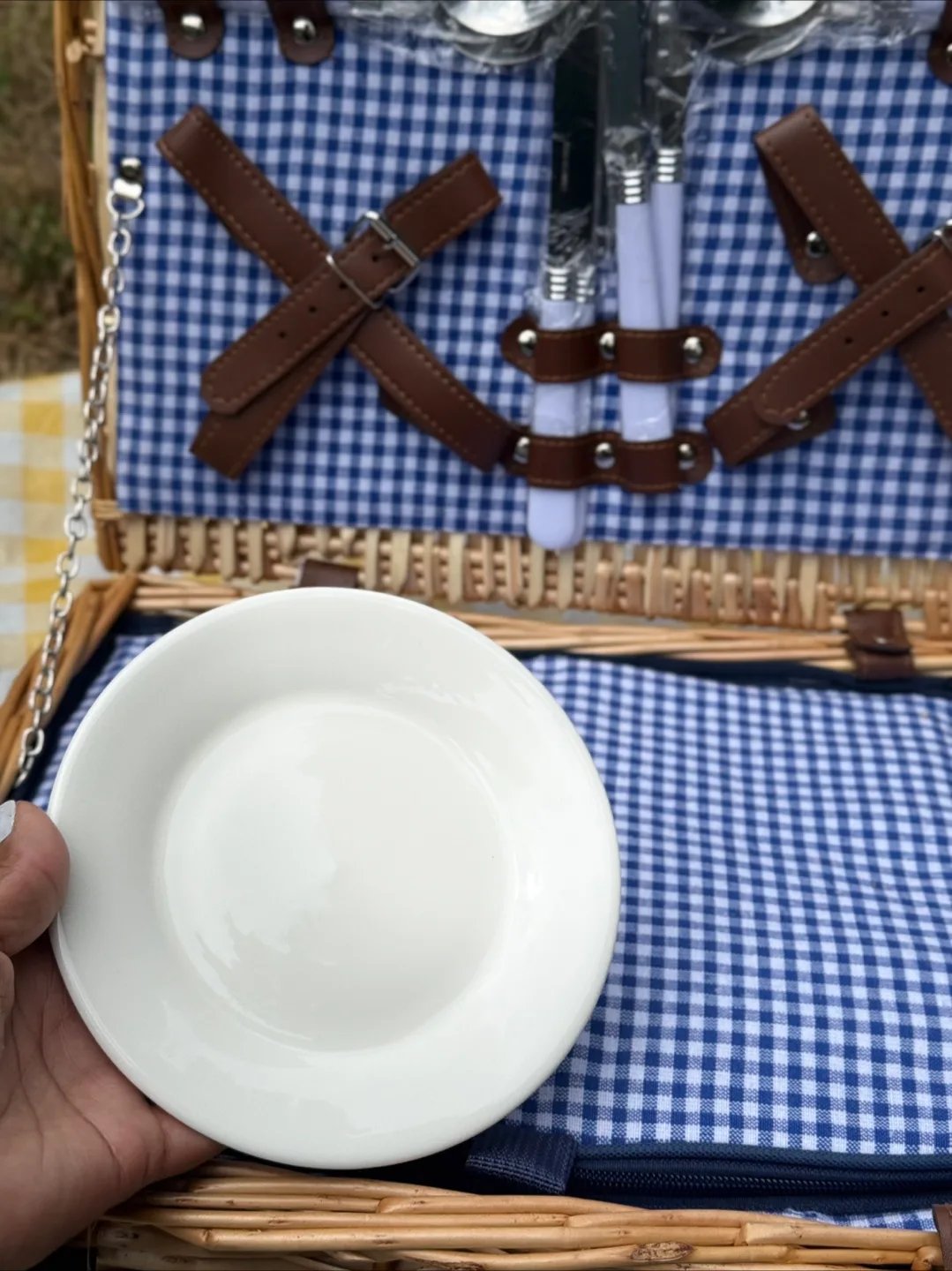 Picnic Basket Set with Blanket & Utensils image indicator(2)