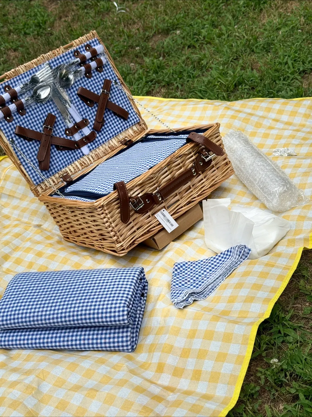 Picnic Basket Set with Blanket & Utensils image indicator(5)