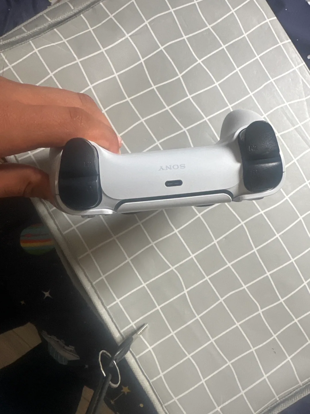 PlayStation 5 DualSense Wireless Controller - White image indicator(3)