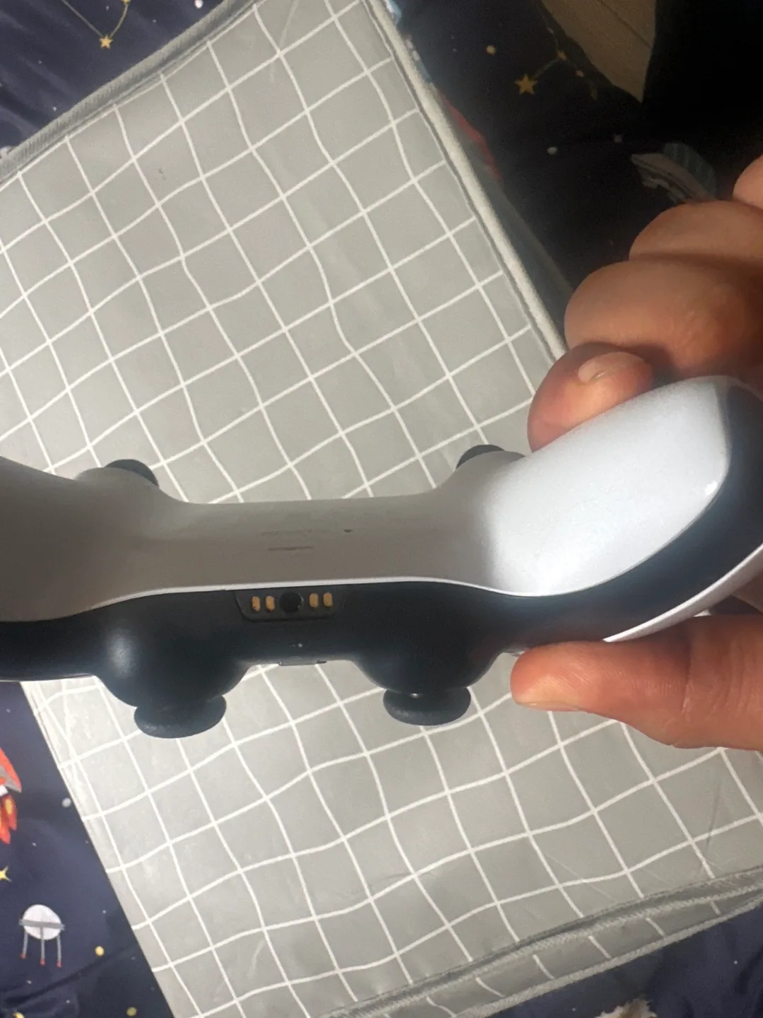 PlayStation 5 DualSense Wireless Controller - White image indicator(4)