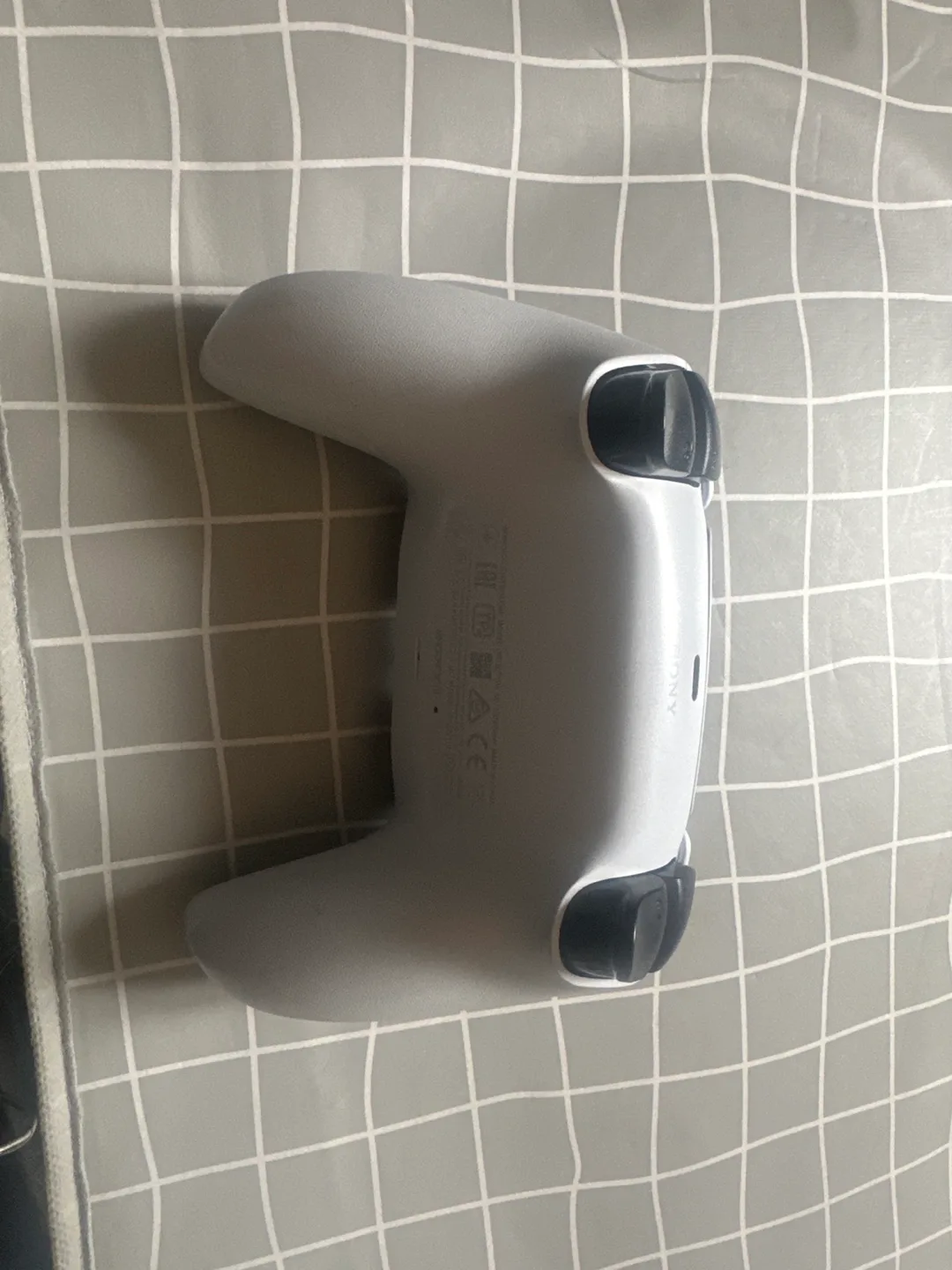 PlayStation 5 DualSense Wireless Controller - White image indicator(2)