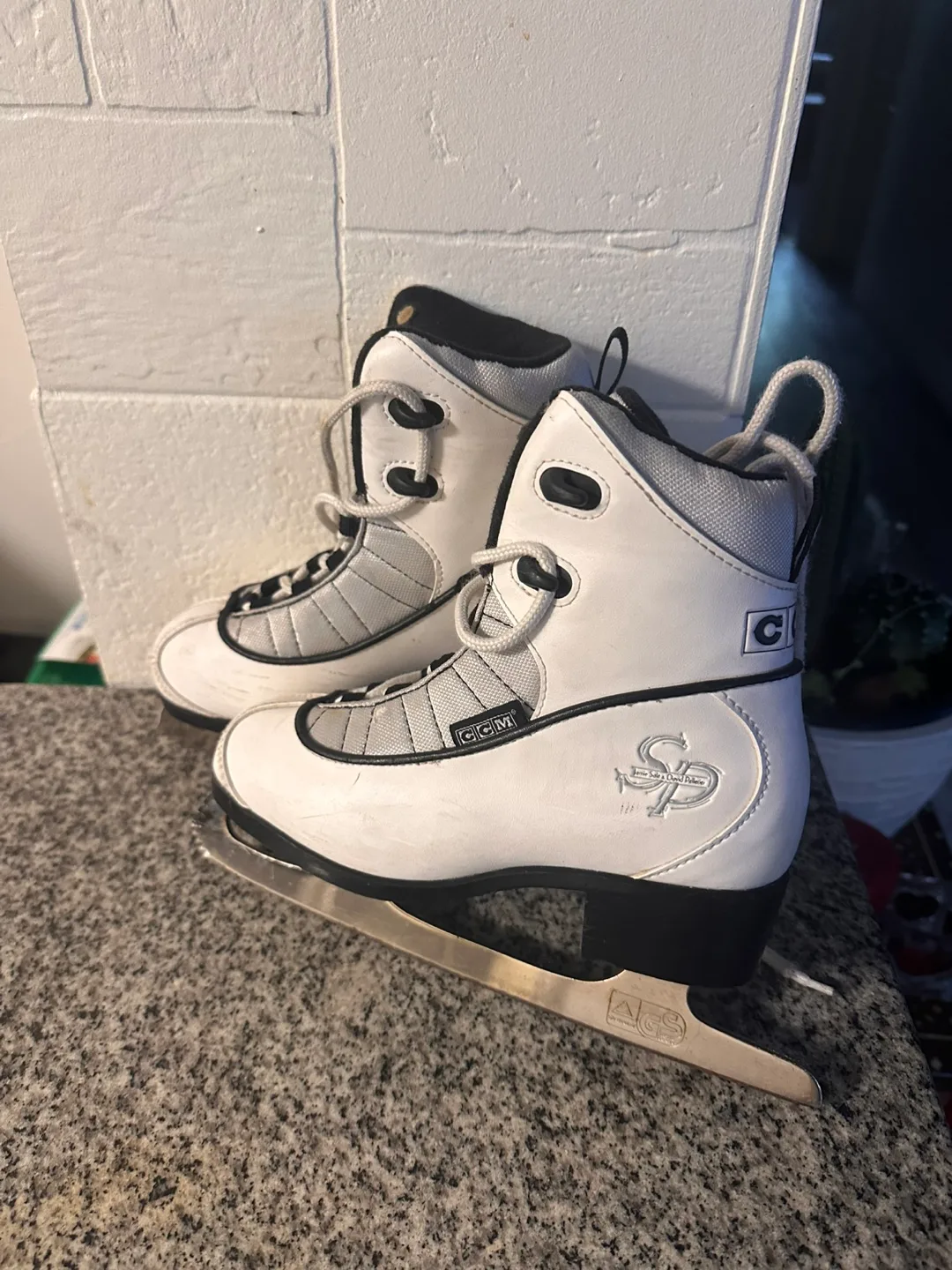 CCM 200 Ice Skates - Size 8.5 thumbnail