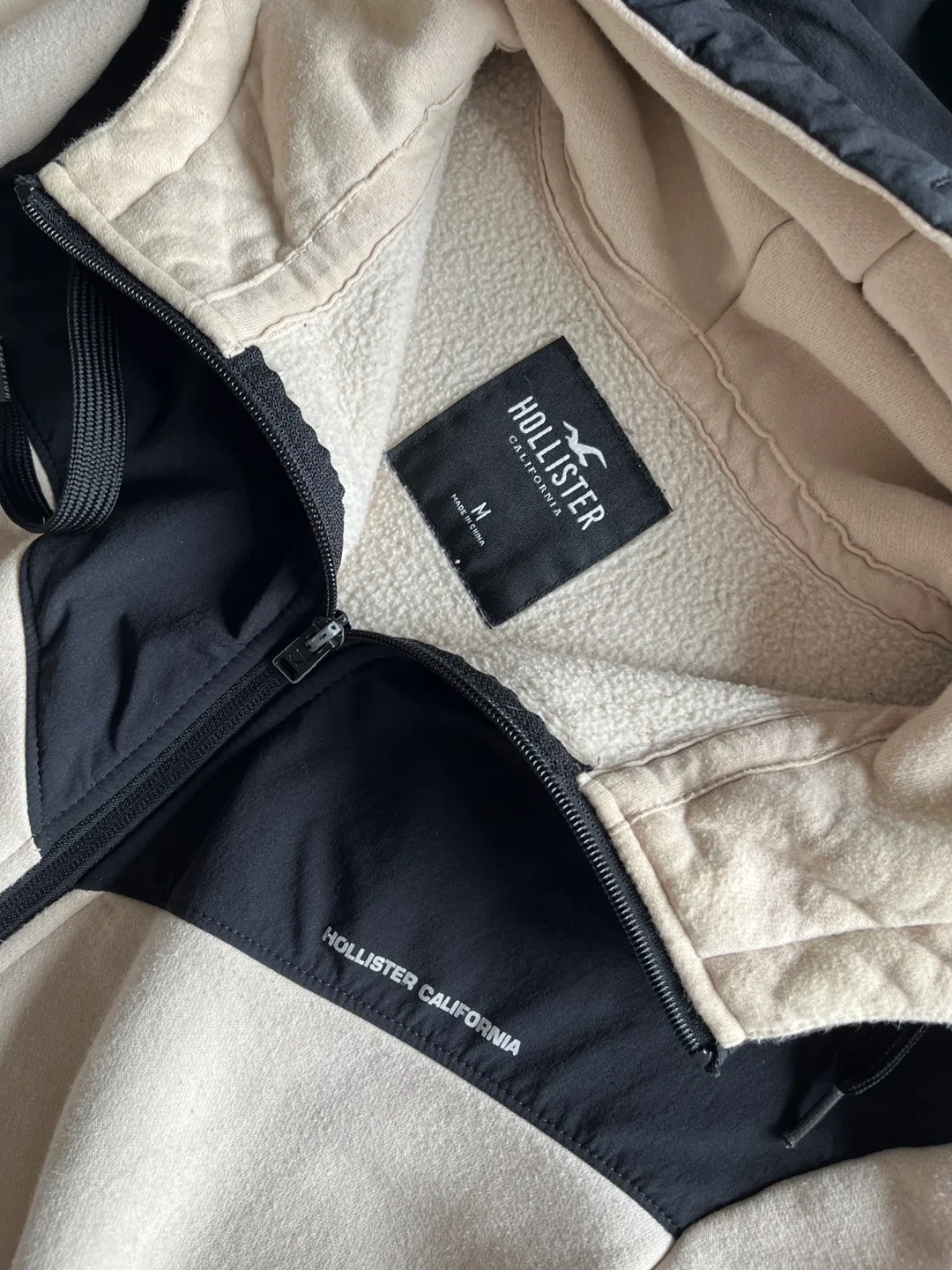 Hollister Colour Block Fleece Jacket - Size M image indicator(2)