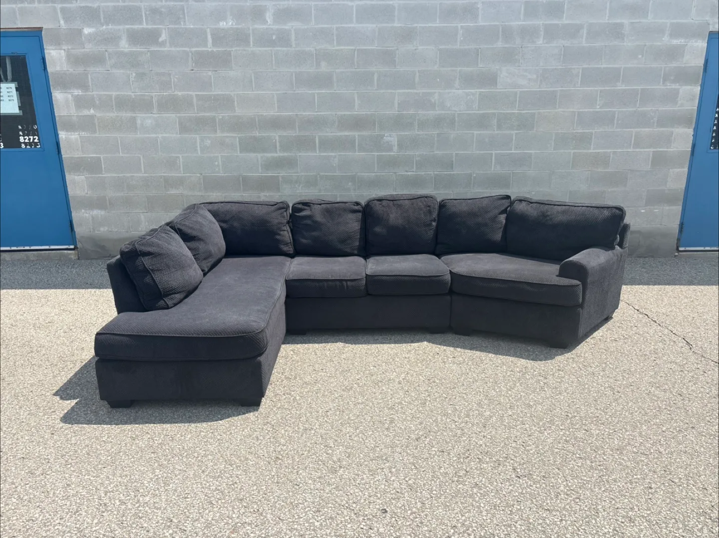 FREE DELIVERY🚚✅• CHARCOAL GREY SECTIONAL COUCH / SOFA w/ CHAISE thumbnail
