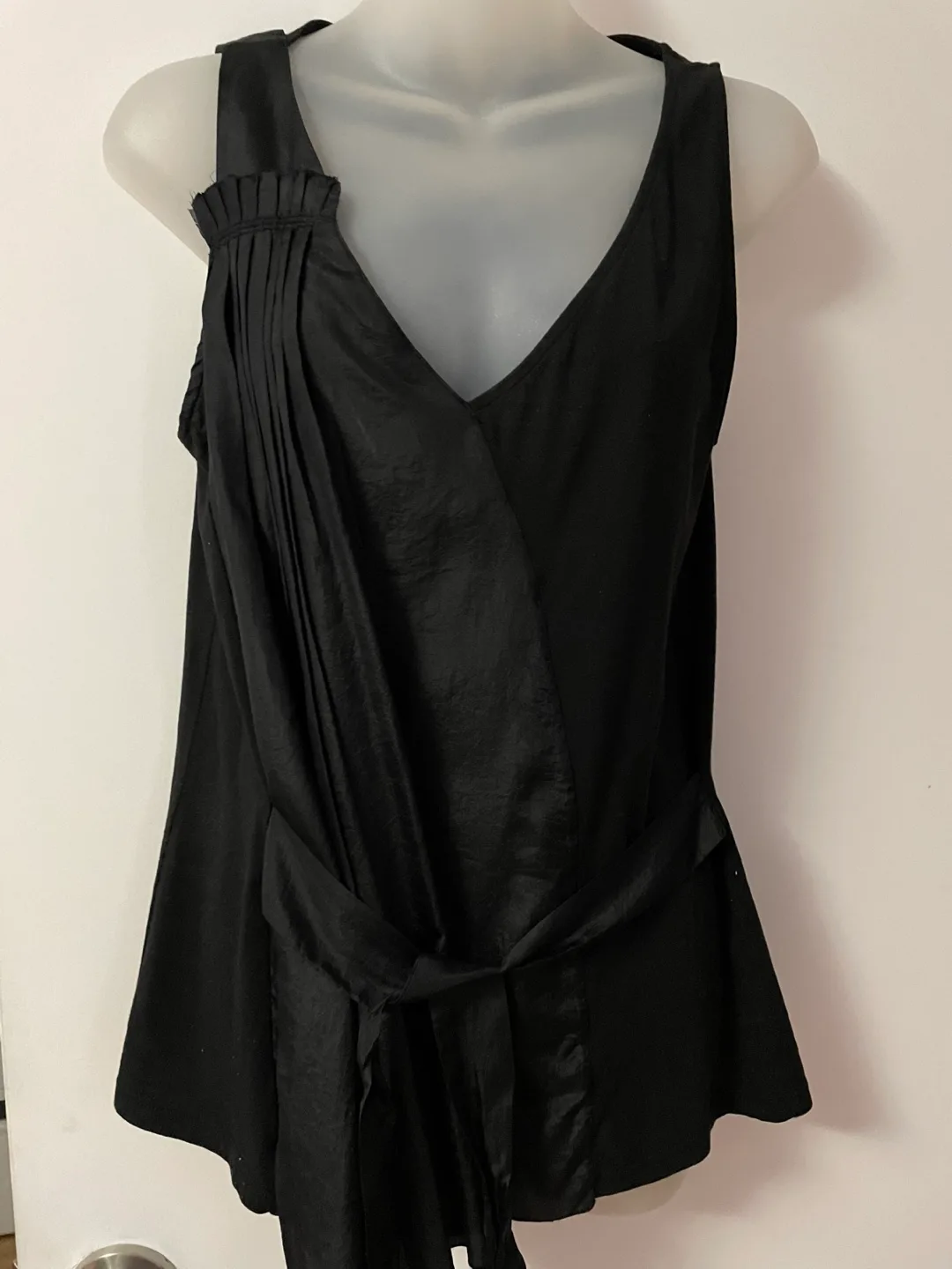Hoss Black Sleeveless Top M thumbnail