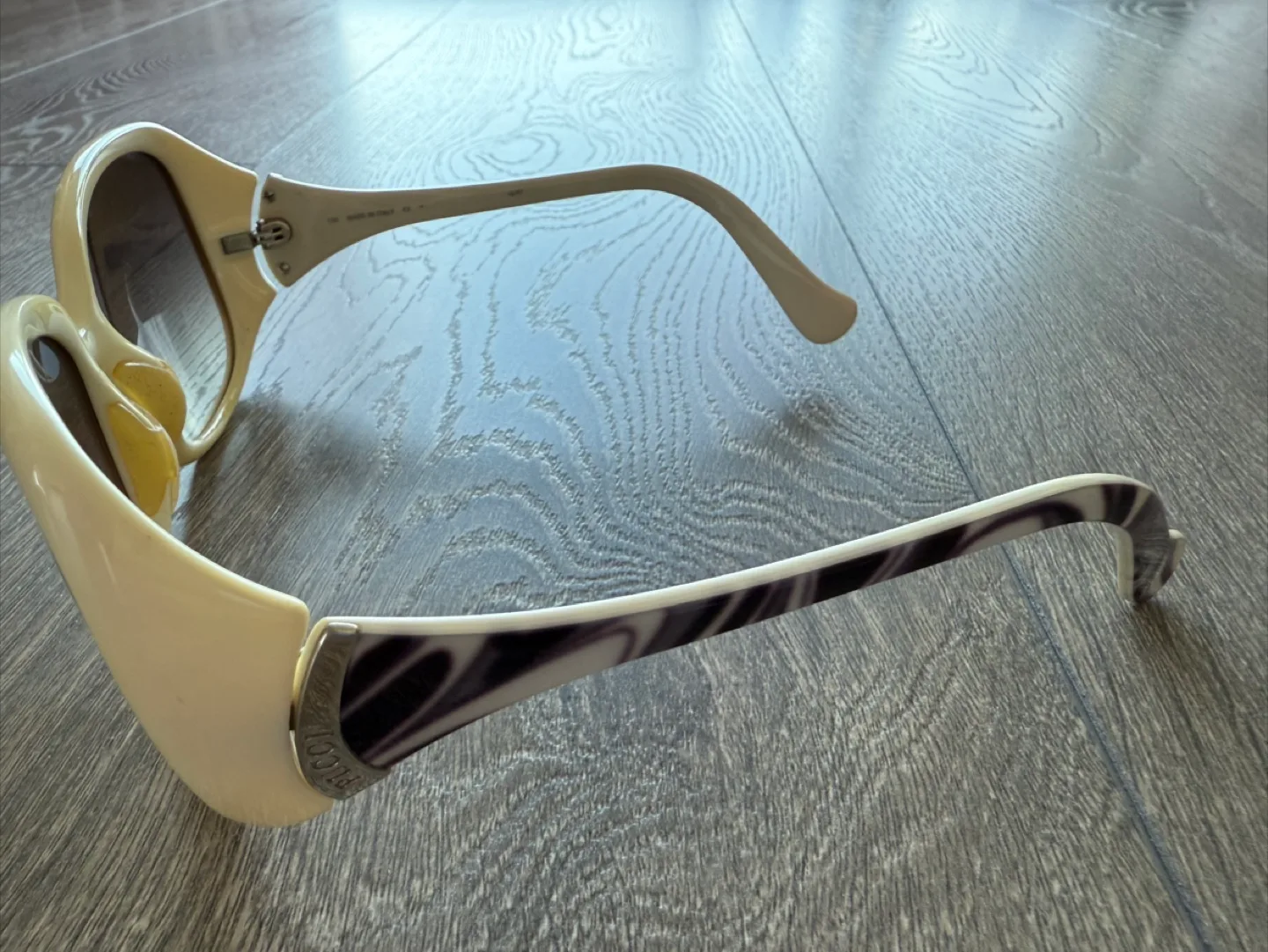 Emilio Pucci Sunglasses - Ivory image indicator(2)