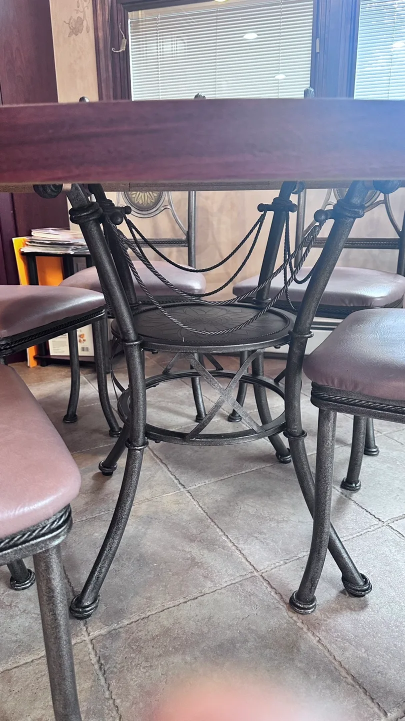 Round Dining Table with 4 Chairs image indicator(2)