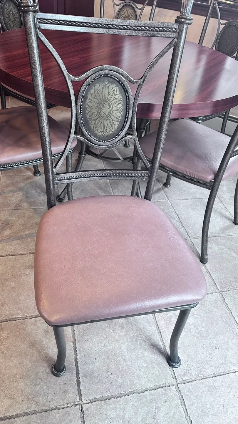 Round Dining Table with 4 Chairs image indicator(3)