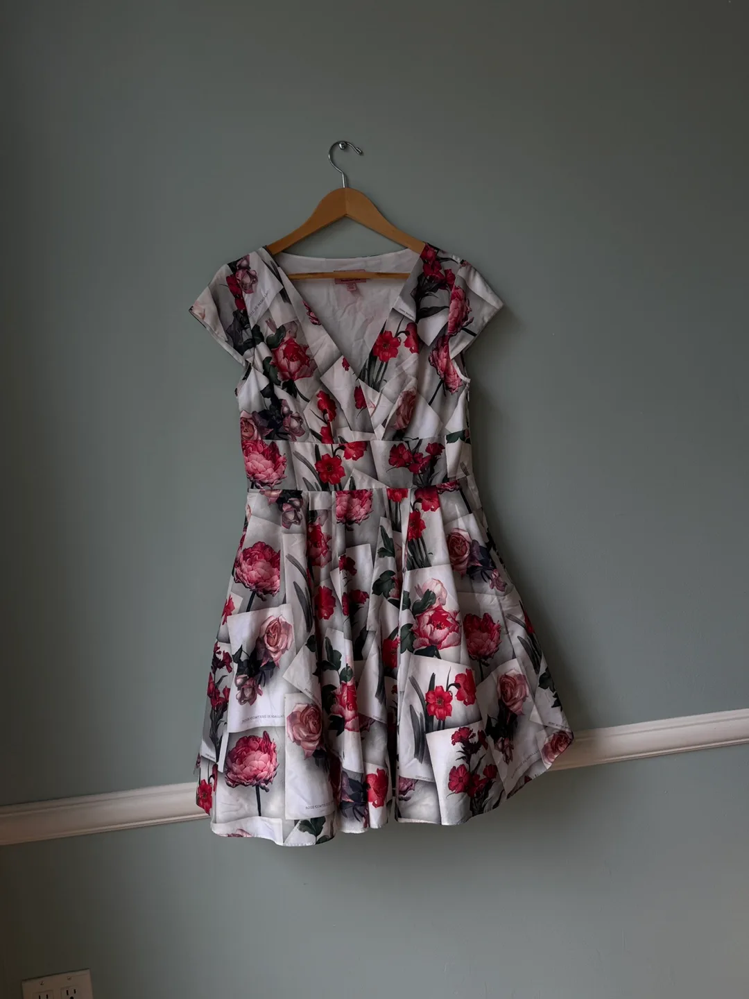 Ted Baker Floral Dress- Size 4 thumbnail