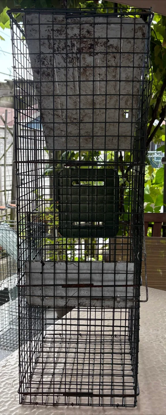 32” (large) Easy Set Live Animal Cage Trap image indicator(4)