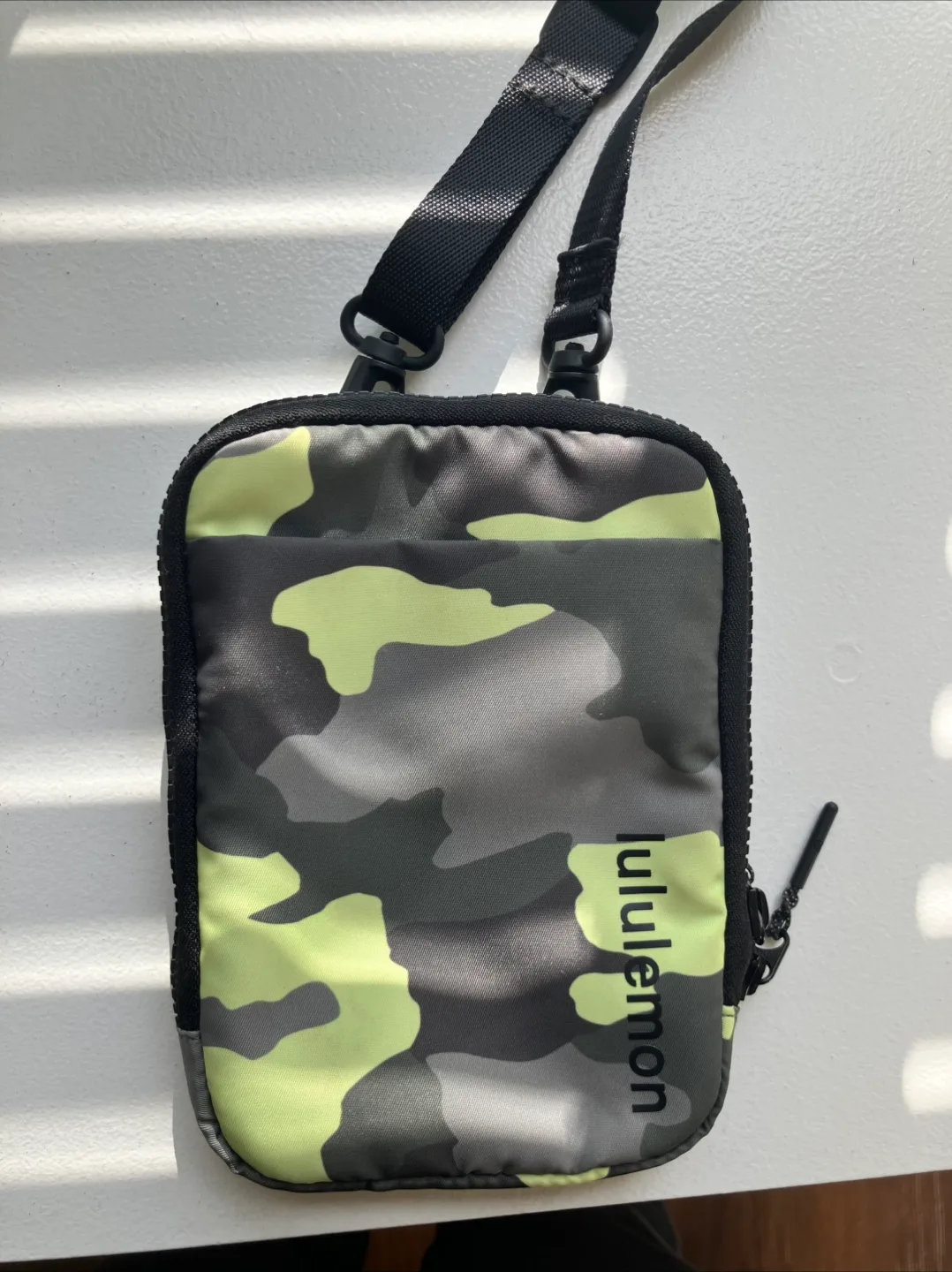 Lululemon Easy Access Crossbody Bag thumbnail
