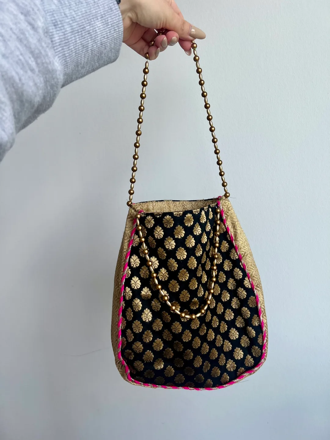 Black & Gold Beaded Handle Purse image indicator(2)