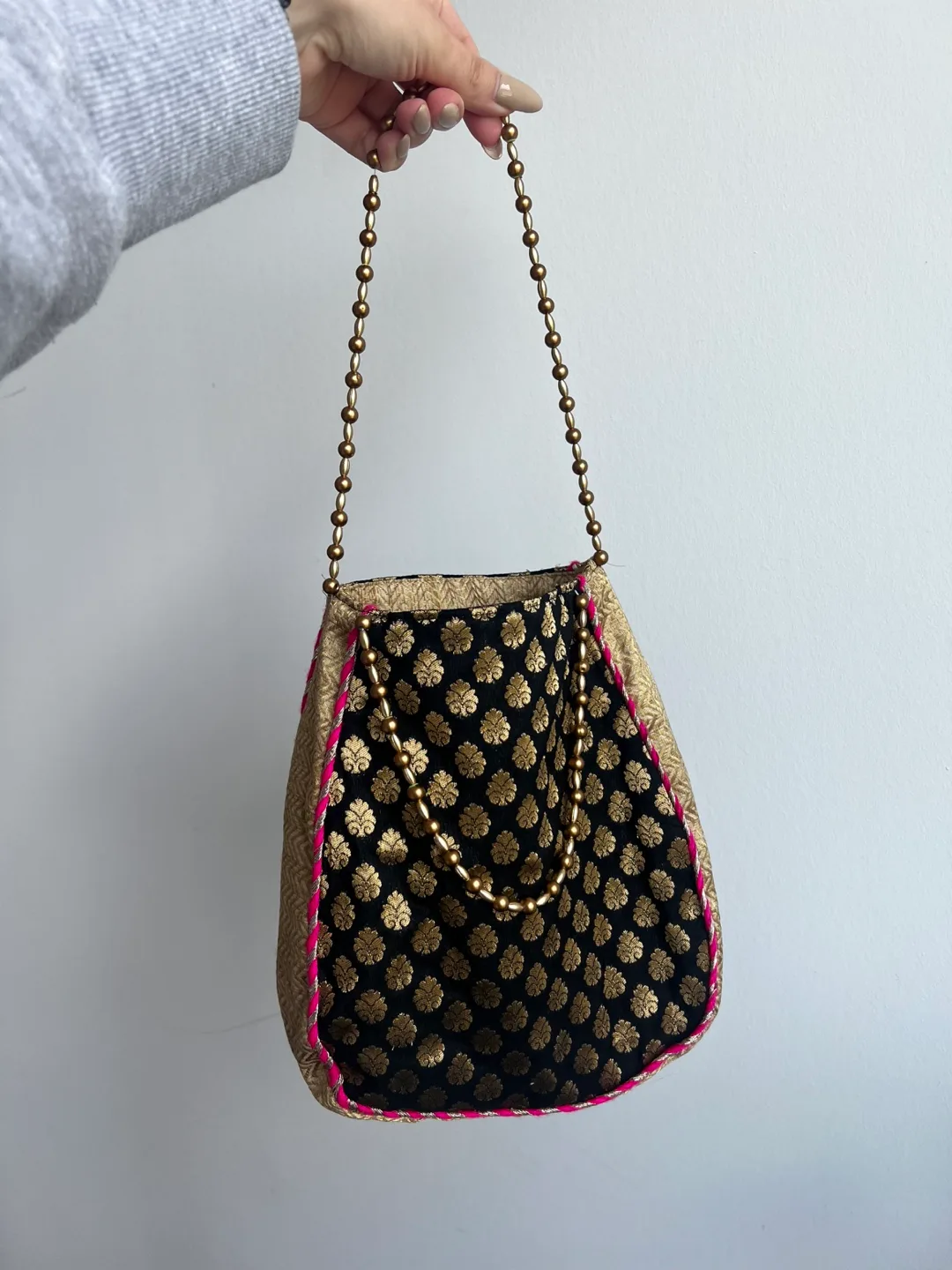 Black & Gold Beaded Handle Purse image indicator(3)