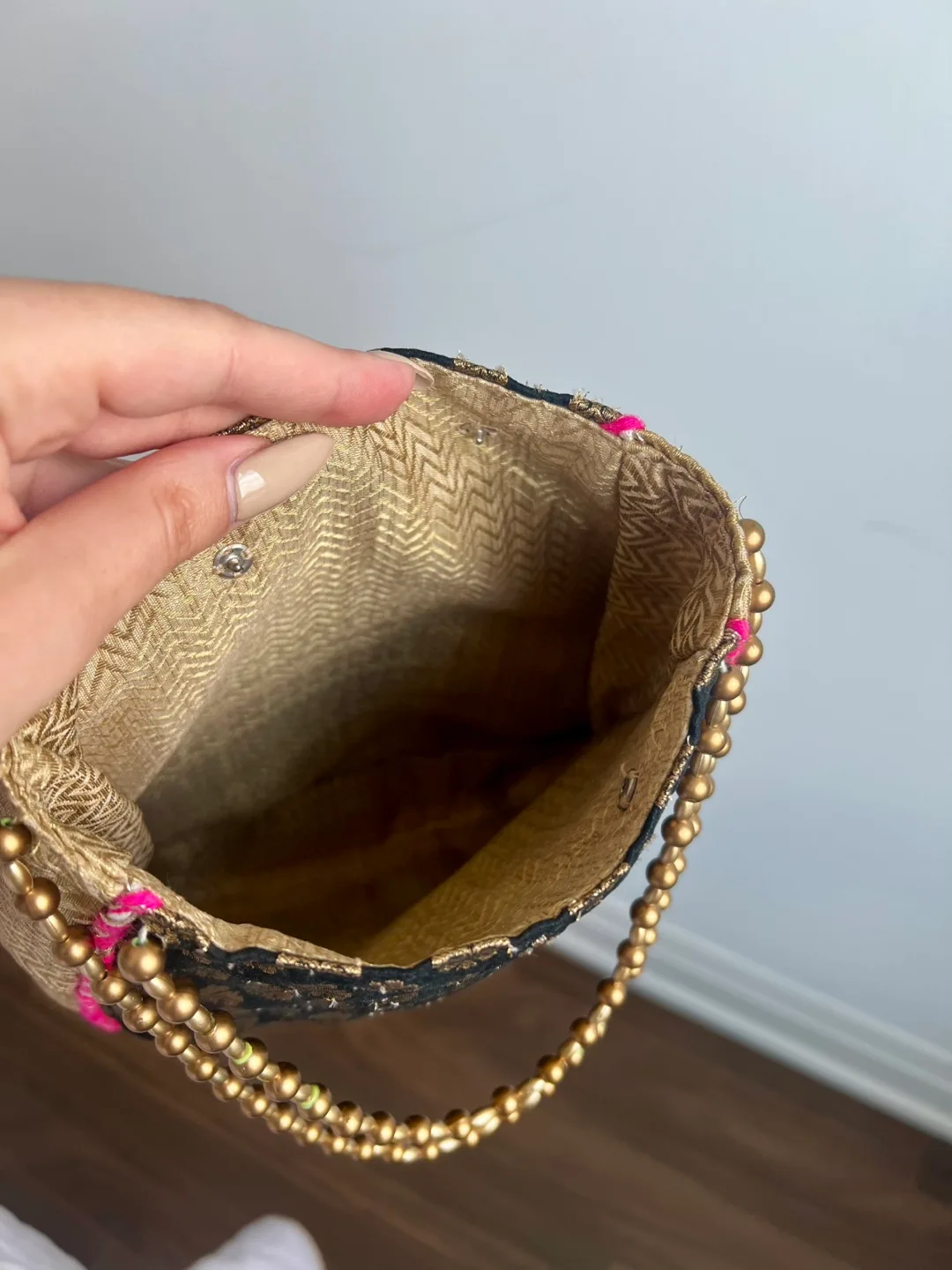 Black & Gold Beaded Handle Purse image indicator(5)