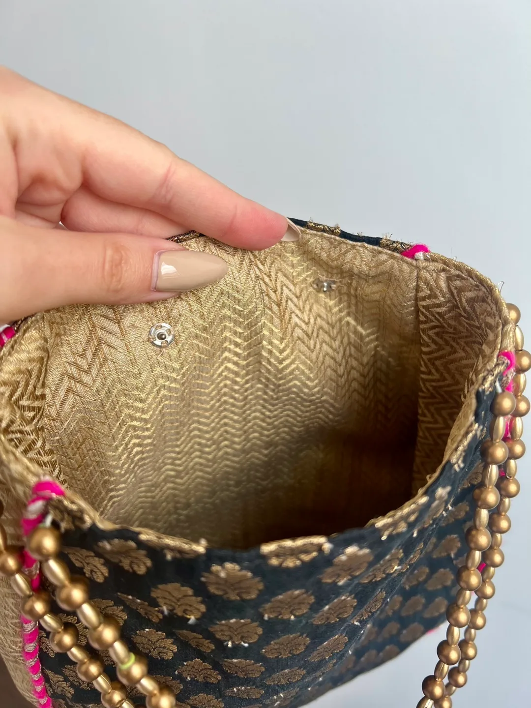 Black & Gold Beaded Handle Purse image indicator(4)