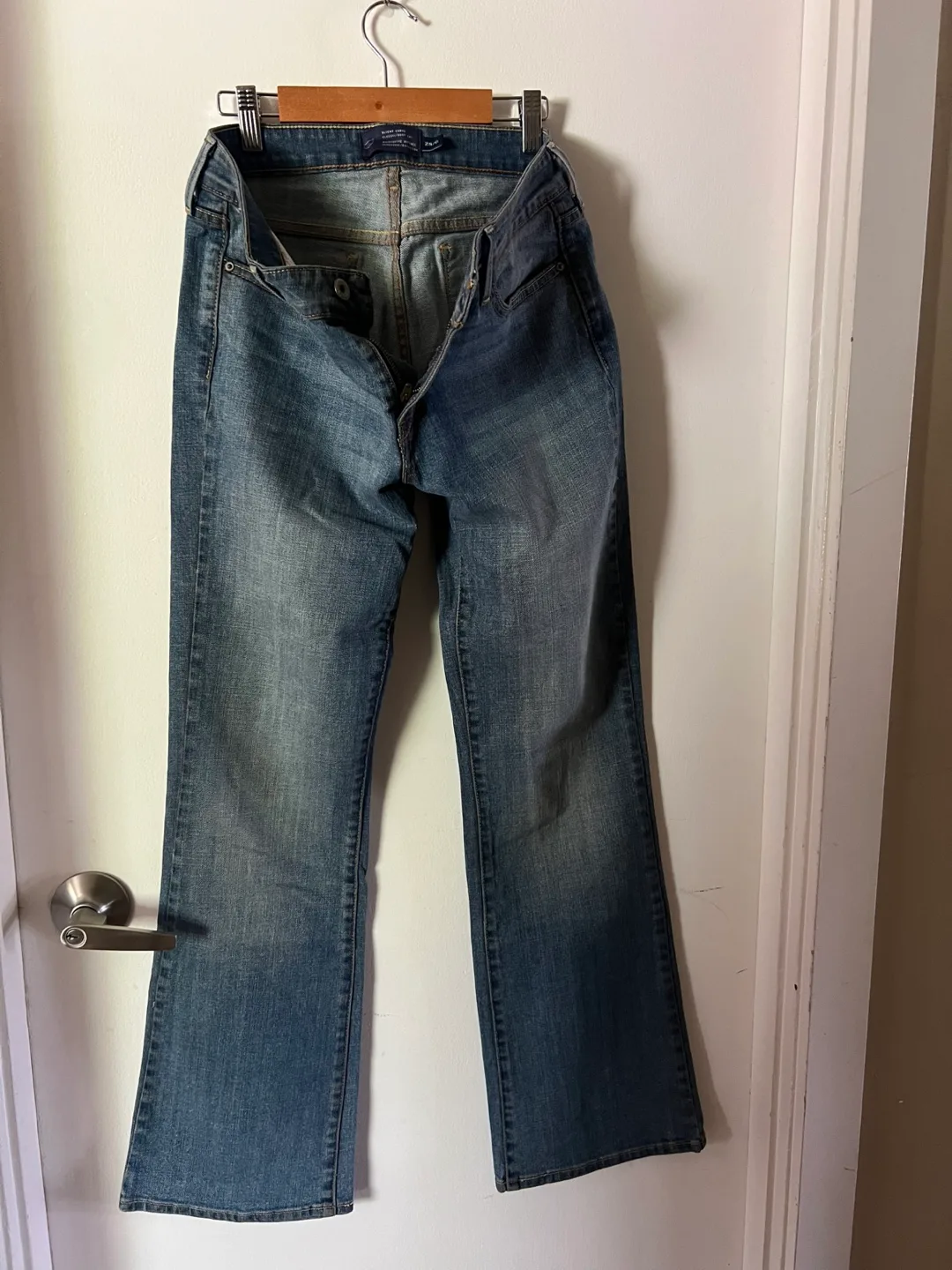 Vintage Levi's Slight Curve Classic Boot Cut Jeans - Size 28