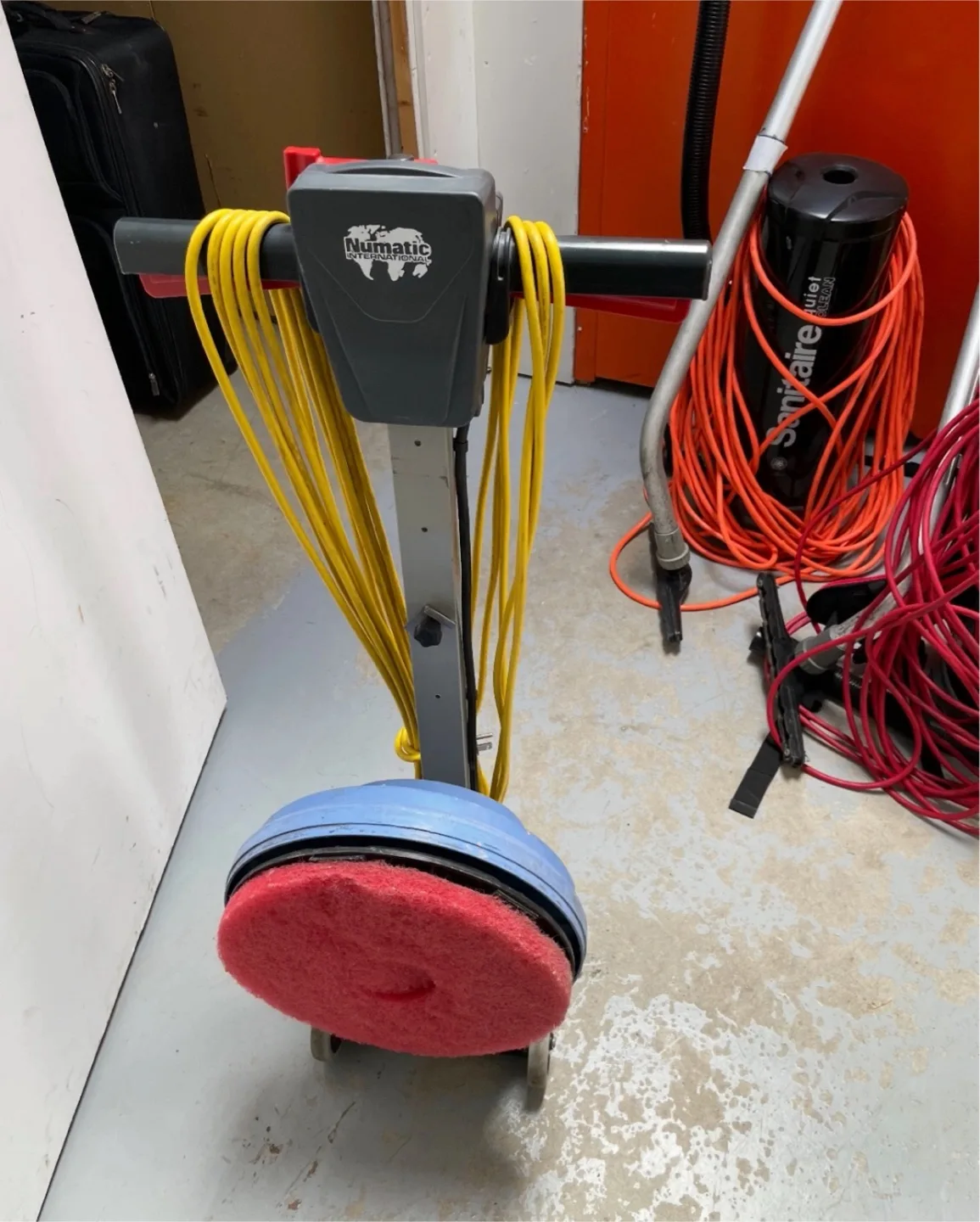 Commercial Floor Cleaning Equipment image indicator(3)