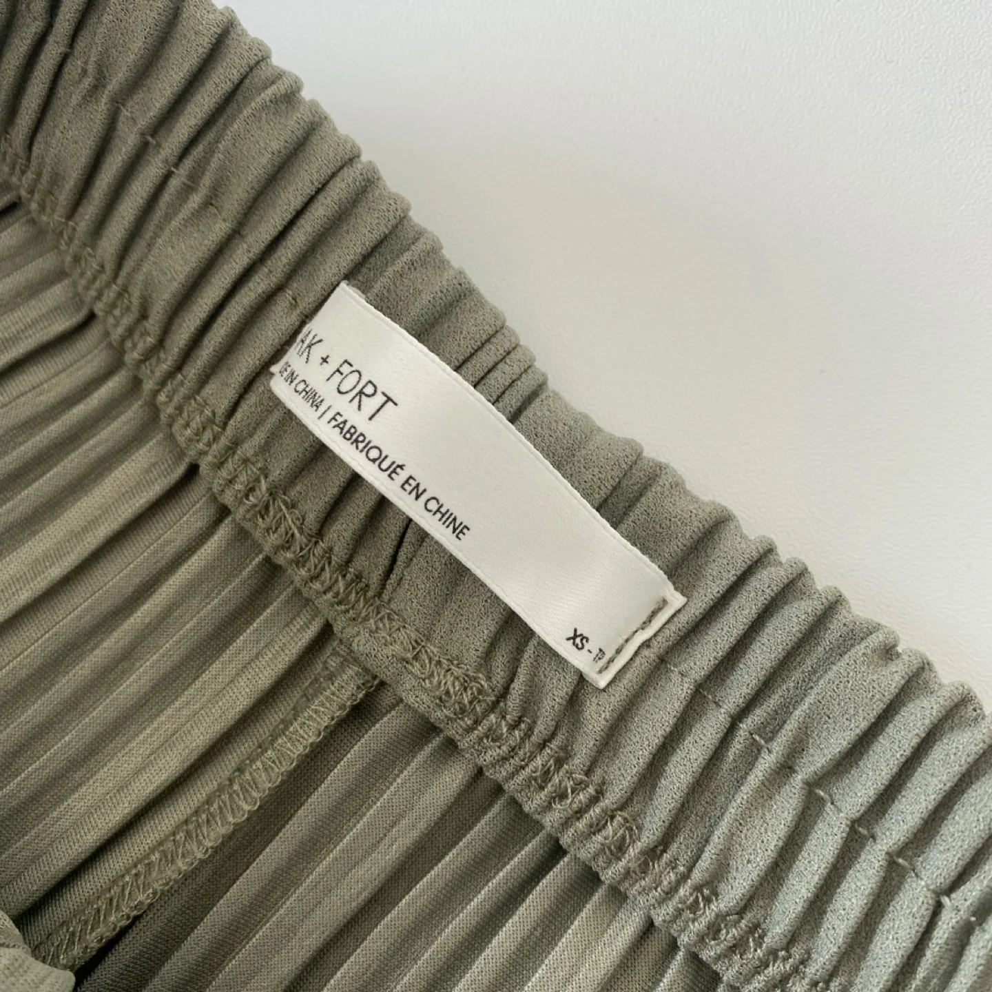 Oak and Fort Pleated Pull-On Straight Leg Pants image indicator(7)