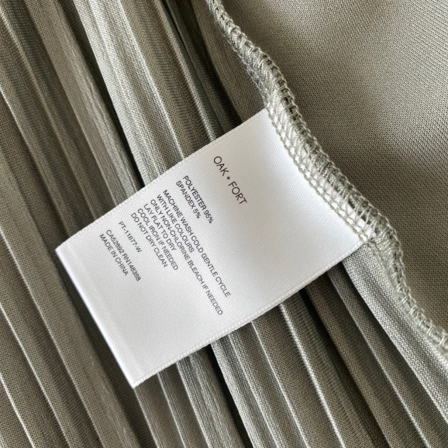 Oak and Fort Pleated Pull-On Straight Leg Pants image indicator(8)