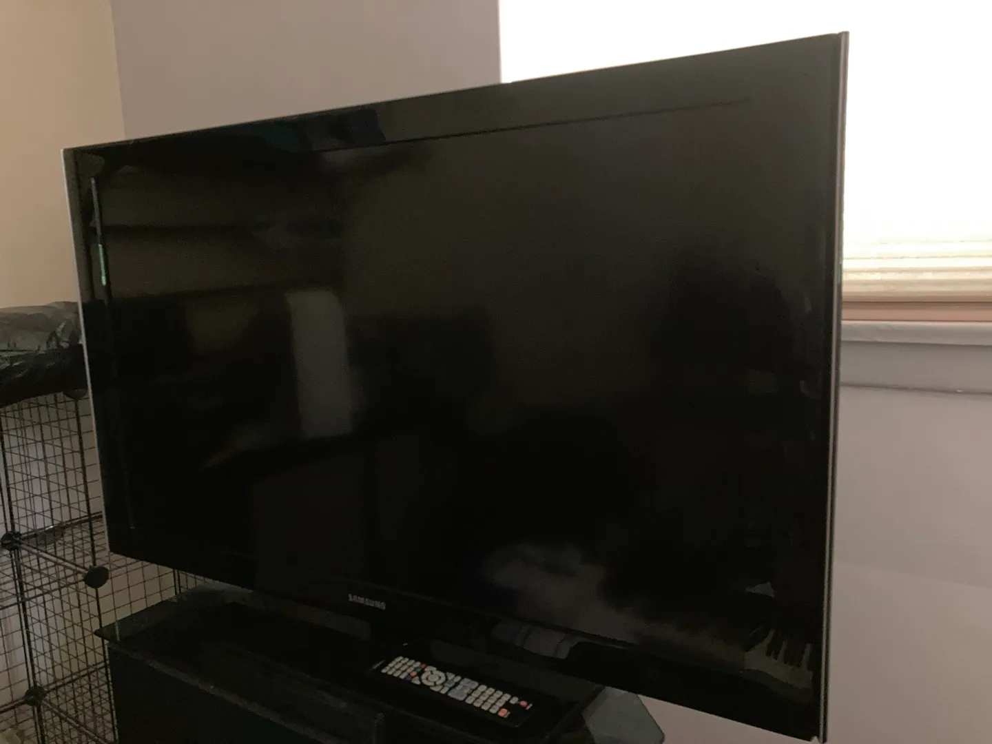 Samsung LN46A530 46" LCD TV thumbnail
