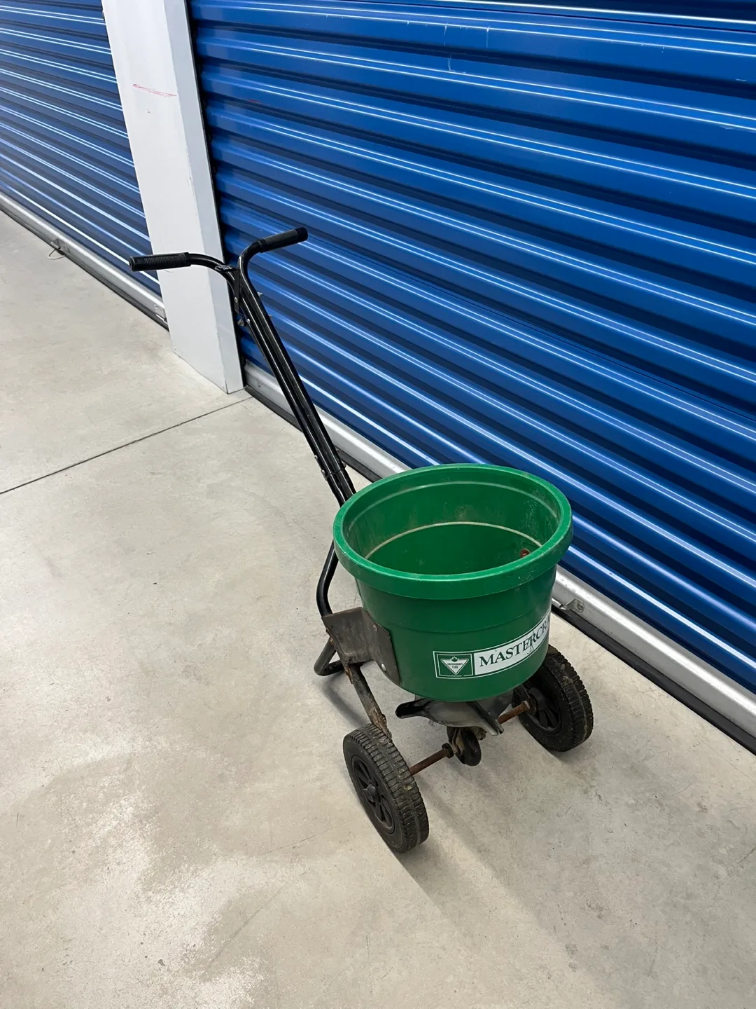 Mastercraft 🇨🇦Green Broadcast Spreader image indicator(3)