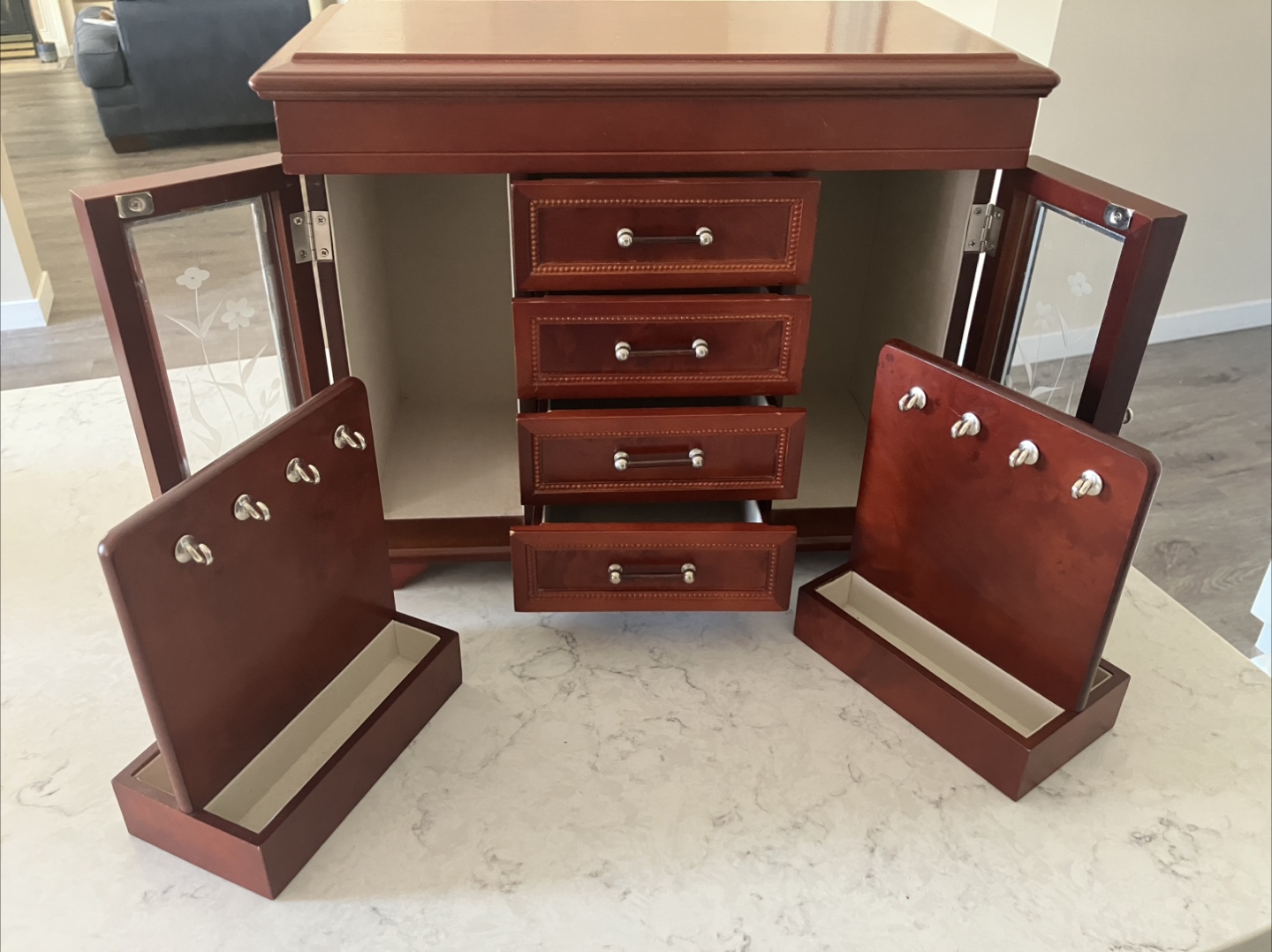 Wooden Jewelry Box - photo 3