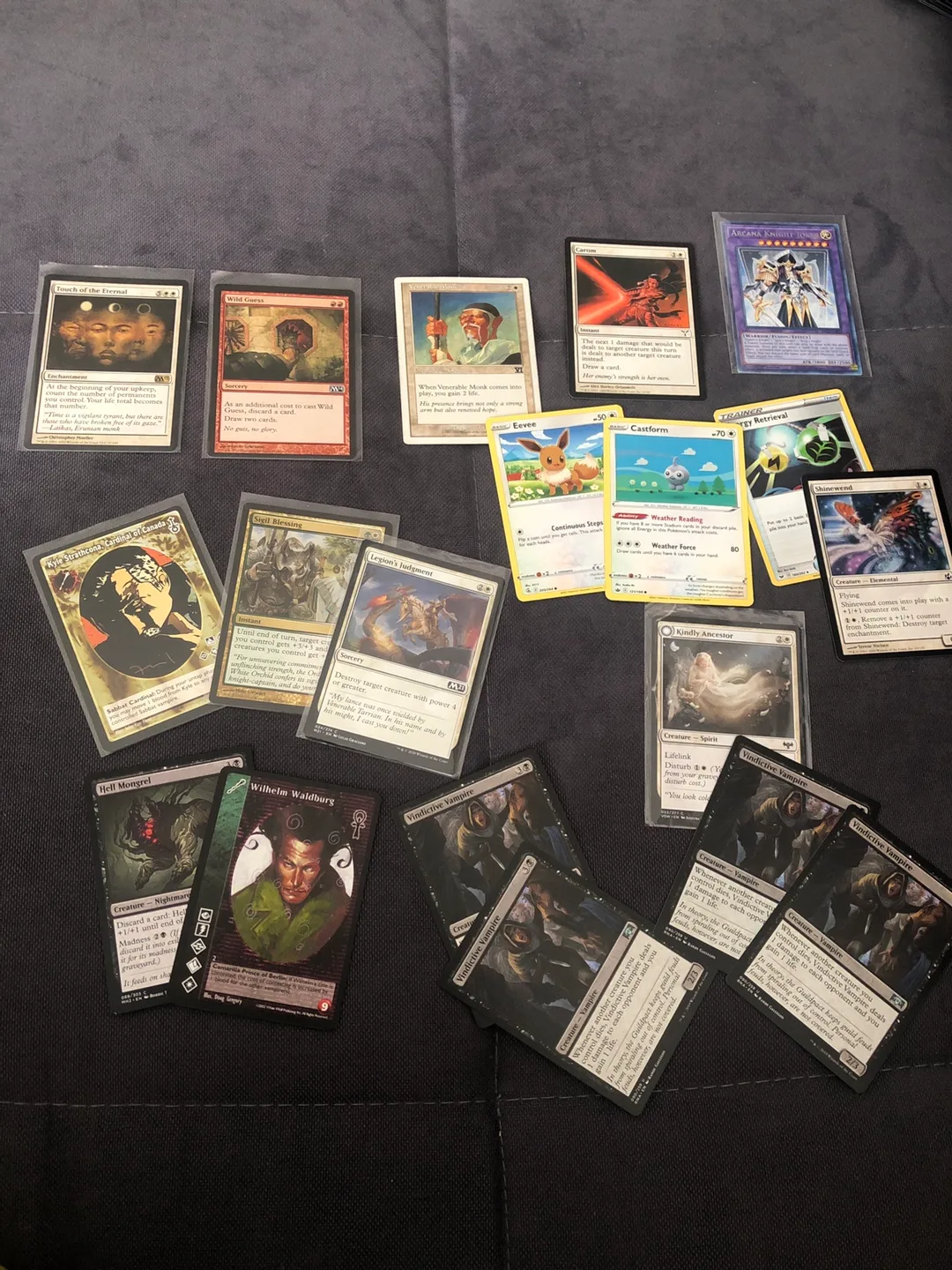 Mixed Lot of Trading Cards thumbnail